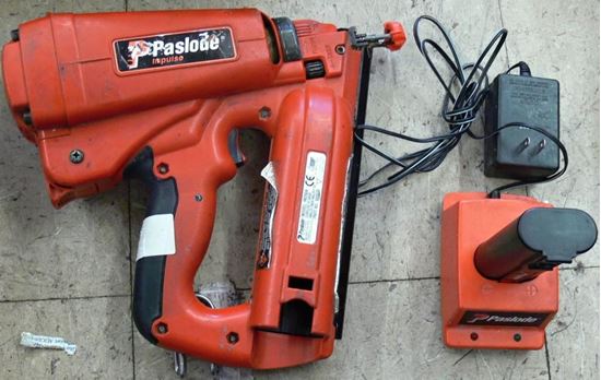 Picture of PASLODE IM250A IMPULSE NAIL GUN WITH BATTERY AND CHARGER