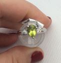 Picture of 10kt white gold ring size 7 2.1 gr with green peridot and 2 small diamonds mint 834090-4