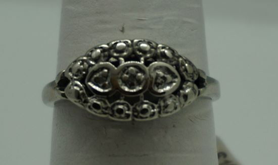 Picture of 10KT WHITE GOLD RING 2.5GR W 3 SMALL DIAMONDS SIZE 7 VERY GOOD CONDITION. PRE OWNED . 849989-1.