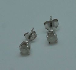 Picture of 14kt white gold studs 0.8 grams with 2 diamonds (0.50pts) 792975-1